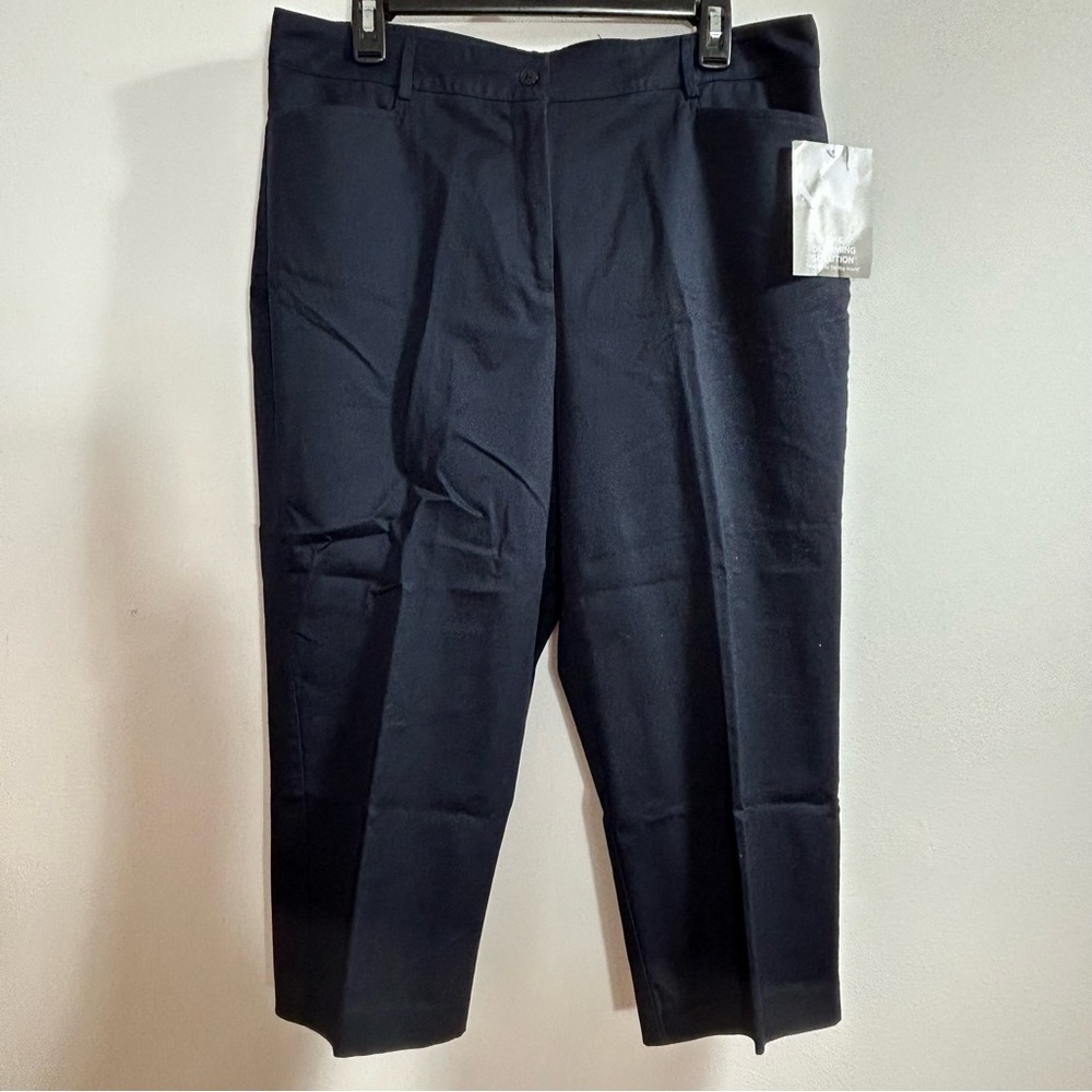 Sag Harbor NWT Women's Slimming Solution Stretch Navy Capris Size 16P - Picture 3 of 8